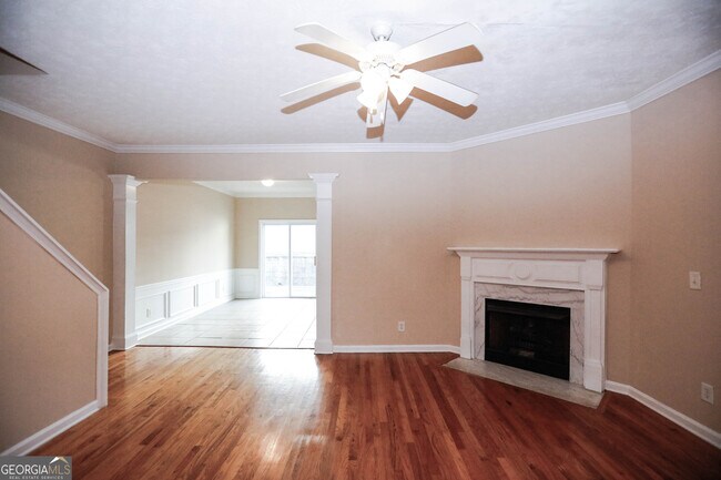 Building Photo - 2223 Dandridge Dr