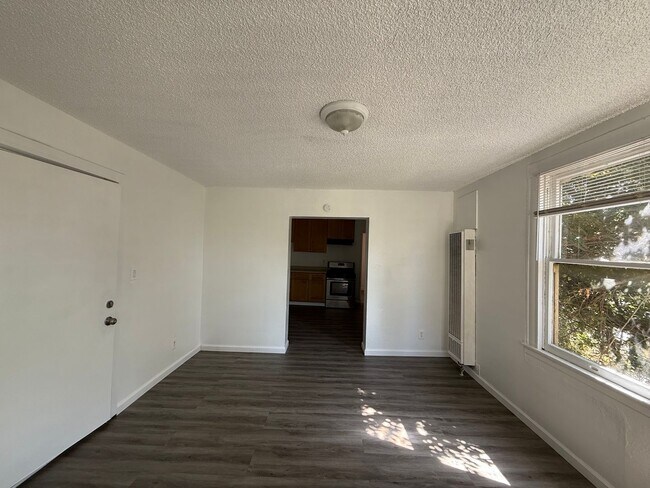 Foto del edificio - 327 E Acacia St