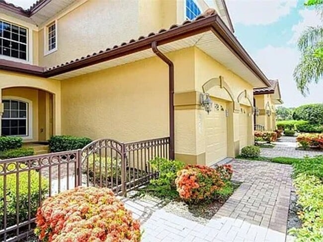 Building Photo - 8263 Miramar Way