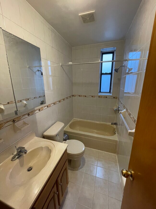 Bathroom - 21521 Jamaica Ave