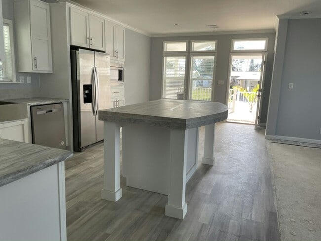 Foto del edificio - 586 Country Meadows Blvd