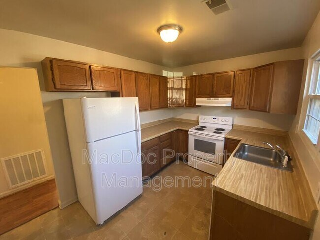 Building Photo - 108 Kings Mill Dr