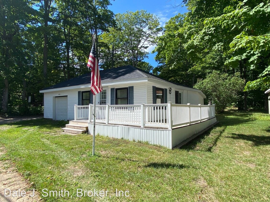 2 br, 1 bath House 4894 Beechwood House Rental in Gaylord, MI