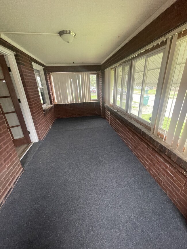 Foto del edificio - 1352 E Riverside Ave