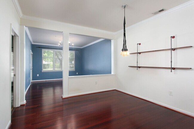 Building Photo - Charming 2 Bedroom Condo! Located in Downt...