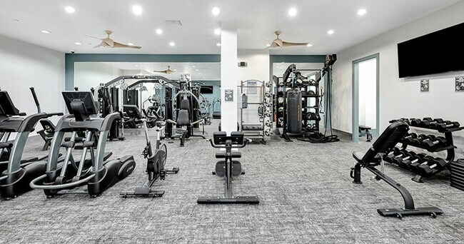 Centro de fitness 01 Iconic en Alvarado, San Diego 8 - Iconic on Alvarado: Off-Campus Student Housing