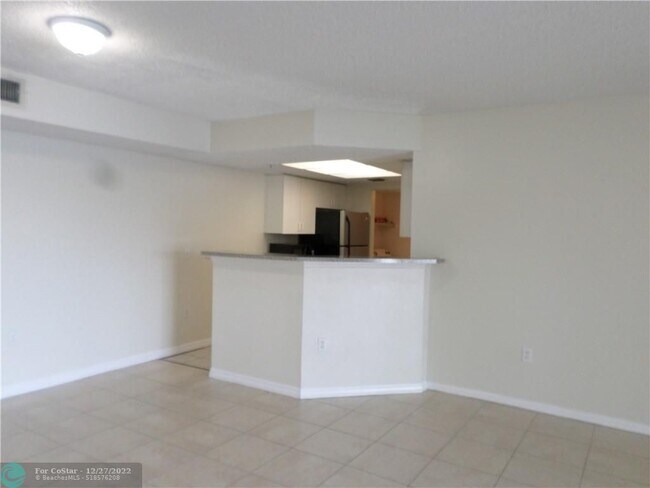 Foto del edificio - 5065 Wiles Rd