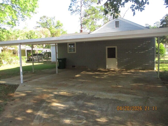Foto del edificio - 1906 W Whitney Ave