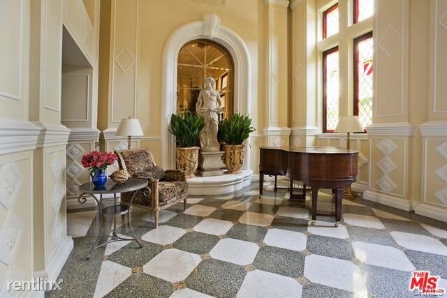 Foto del edificio - 316 N Rossmore Ave