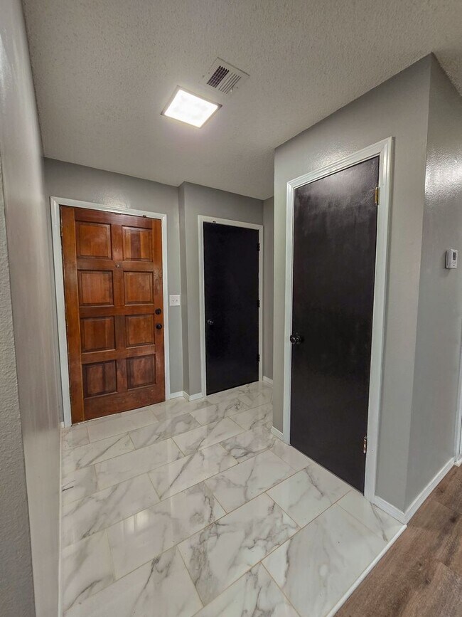 Foto del edificio - 3 Bedroom 2 Bath home in Shawnee!