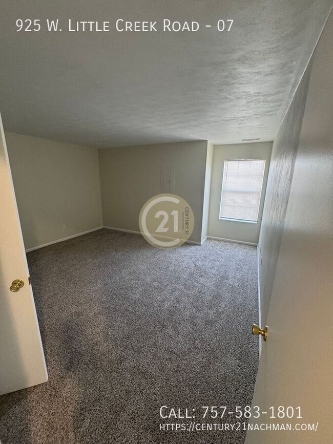 Building Photo - 925 W Little Creek Rd