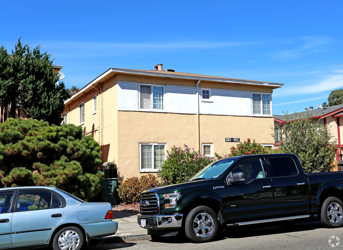 Foto del edificio - Callan Avenue Apartments