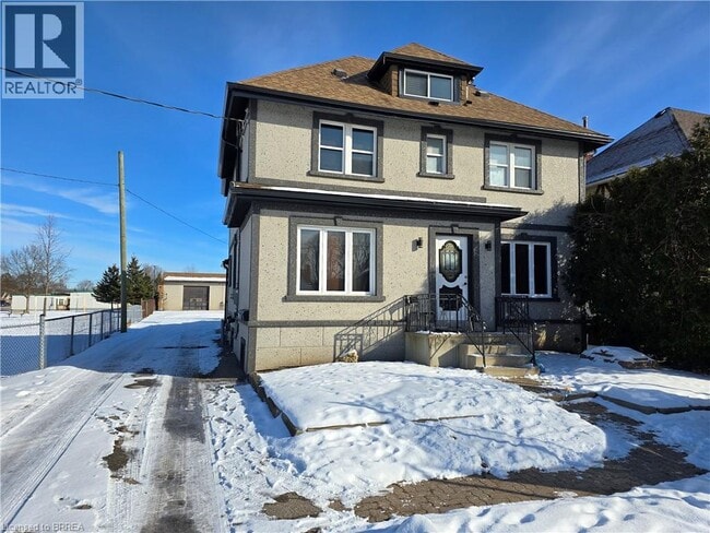 Building Photo - 318 Erie Ave