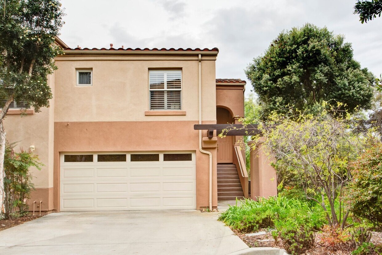 Foto principal - Bright & Airy 3bd/2bth End Unit Condo in F...