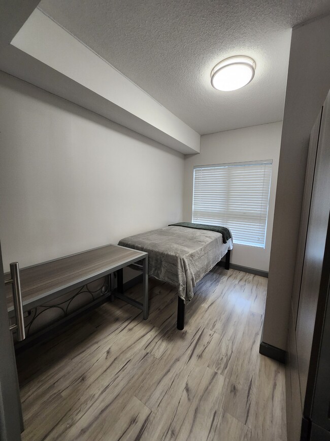 Building Photo - 258 Sunview St