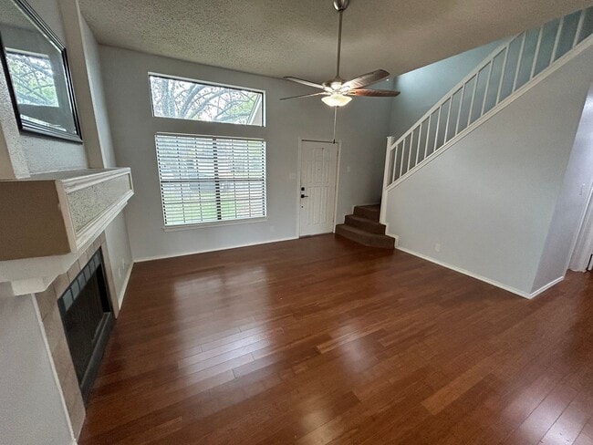 Building Photo - **COMING SOON** 2-Story 3 Bedroom / 2.5 Bath Home Near Lackland AFB!