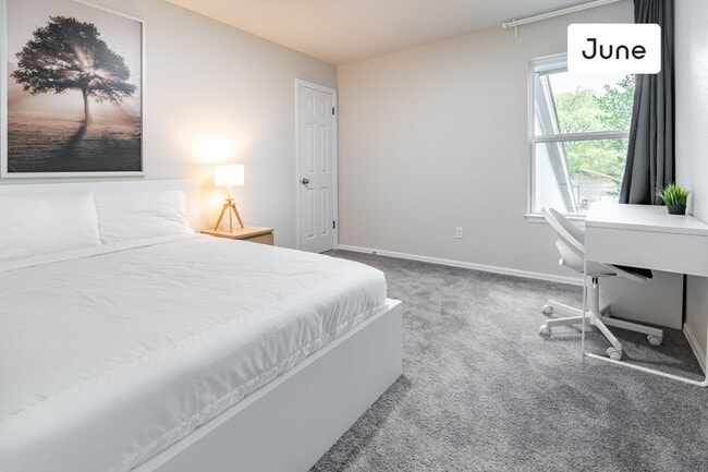 Building Photo - ROOM ONLY in 3-bed/1.5-bath Home