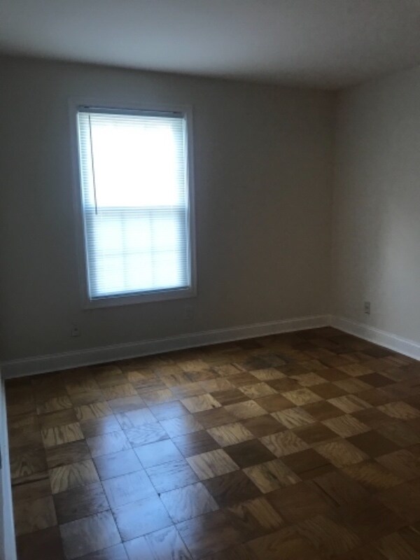 Building Photo - 864 Quince Orchard Blvd