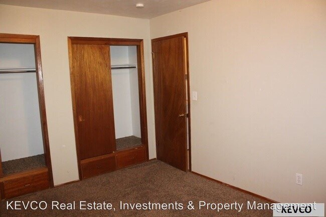Foto del edificio - 2424-2426 Clearview Ave
