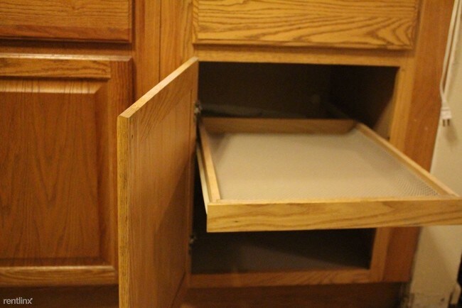 Foto del edificio - 19141 Montrose St