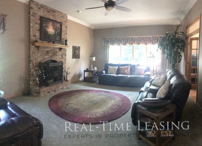 Building Photo - 4BR SFH in High Demand Eagan Neighborhood