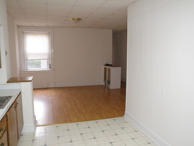 living room - 3015 Saint Paul St