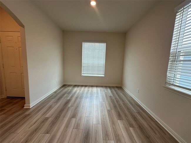 Foto del edificio - 26720 Frost Dr