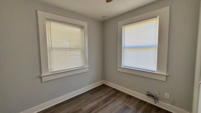 Building Photo - Spacious Home in the Fairfield Neighborhood