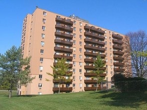 Building Photo - Garden Vista