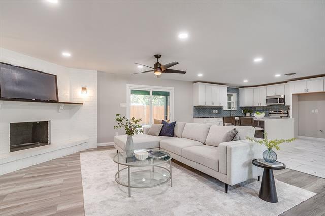 Foto del edificio - 2536 Daisy Ln