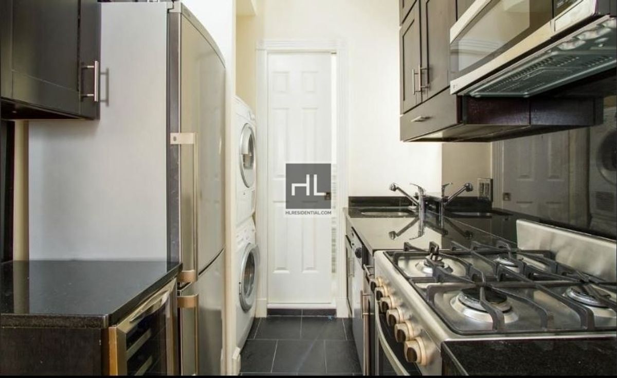 Building Photo - E 28TH ST.