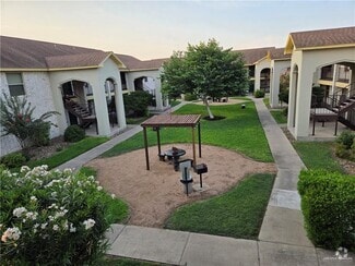 Building Photo - 2501 Hibiscus Ave