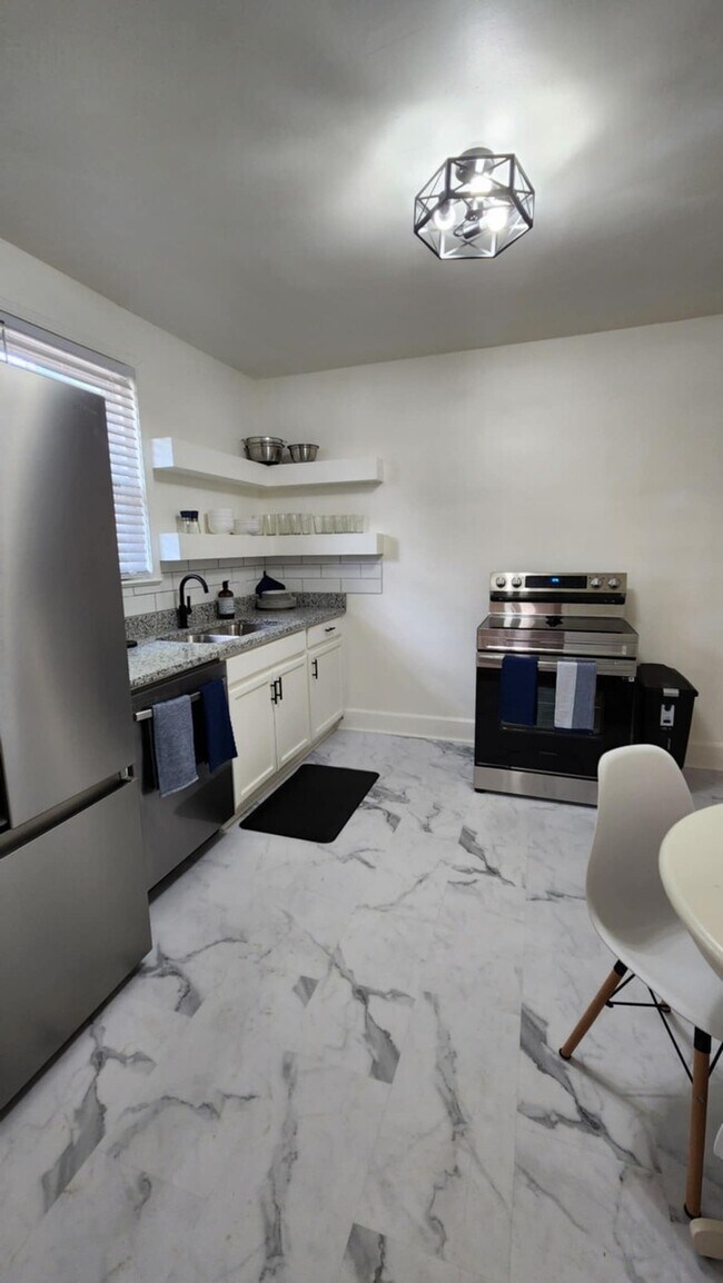 Foto del edificio - Furnished Rental