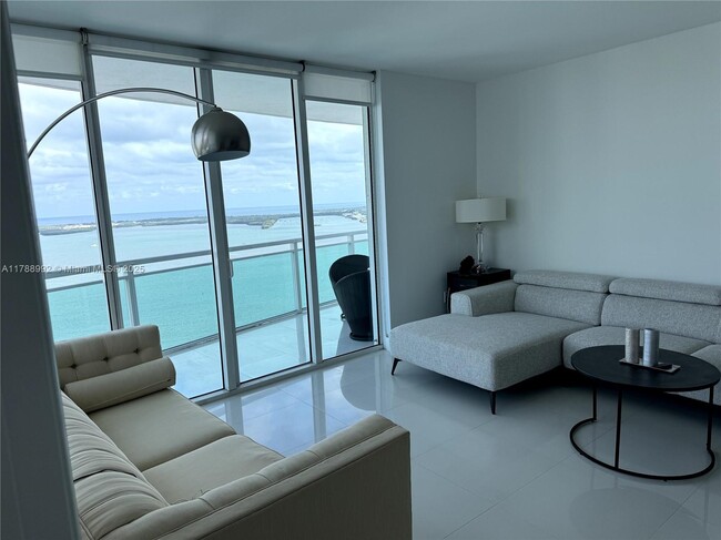 Building Photo - 950 Brickell Bay Dr