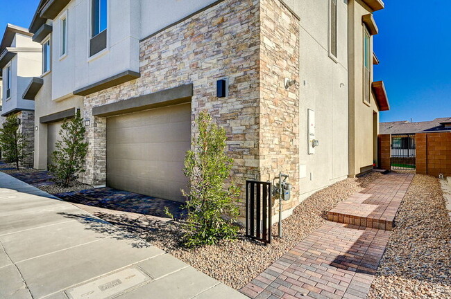 Building Photo - 634 Infinity Rdg St