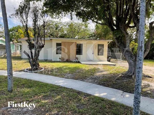Foto principal - 1501 NW 16th Ln