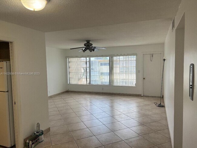 Foto del edificio - 1460 NE 169th St