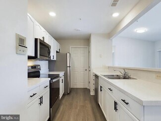 Building Photo - 302 Baughmans Ln