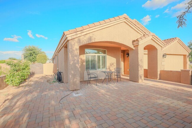 Foto del edificio - PRIVATE Beautiful 3bd/2.5ba home on HUGE L...