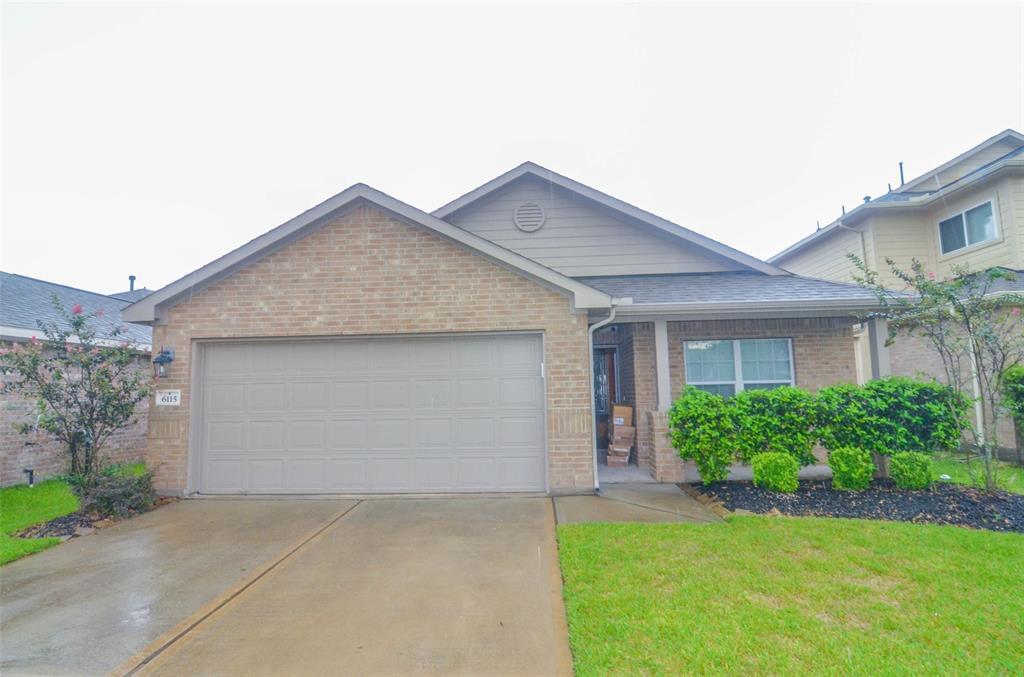 Foto principal - 6115 Carver Pines Dr