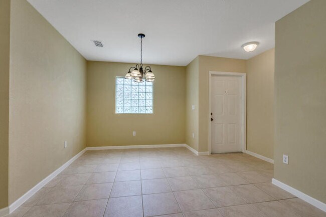 Foto del edificio - 1372 Climbing Rose Ln