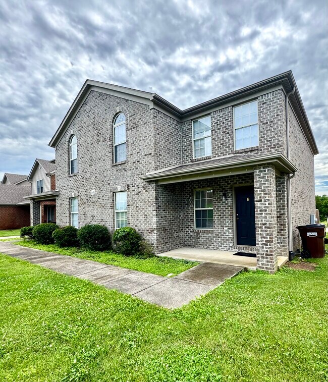 Building Photo - 641 Hampton Way