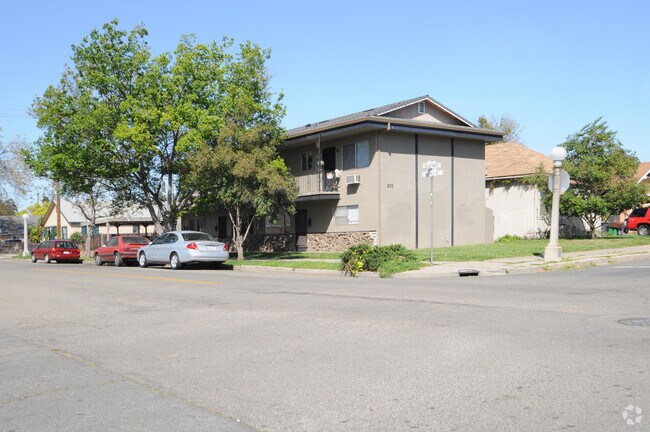 Building Photo - 301 Hilborn St