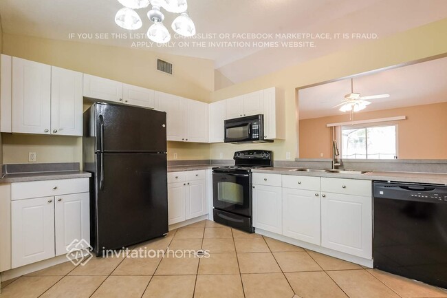 Building Photo - 37118 Sandy Ln