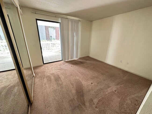 Foto del edificio - 2 Bed 2 Bath Condo In Walnut Creek (W/ Garage)