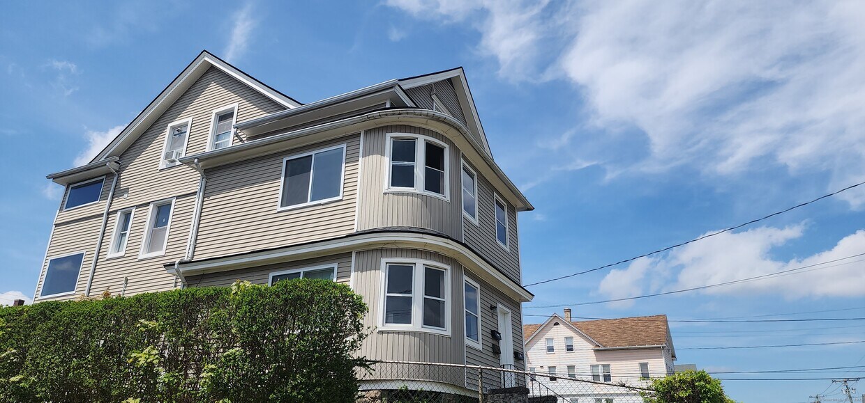 Primary Photo - 786 Highland Ave