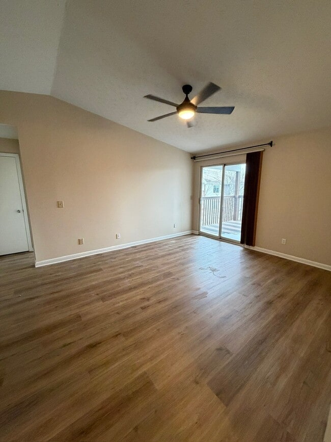 Living room - 533 Aspen Glen Dr