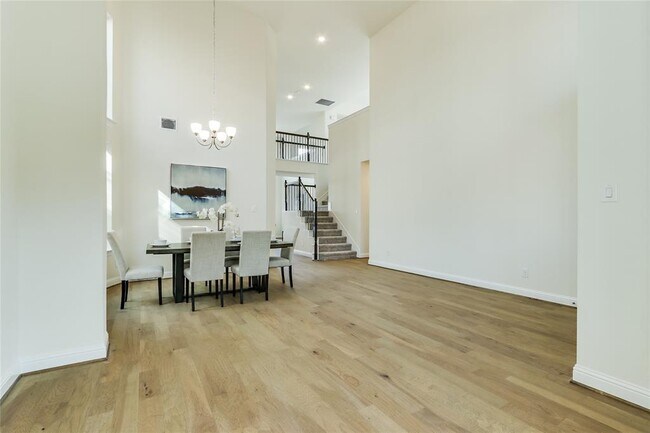 Building Photo - 350 Gleneagles Dr