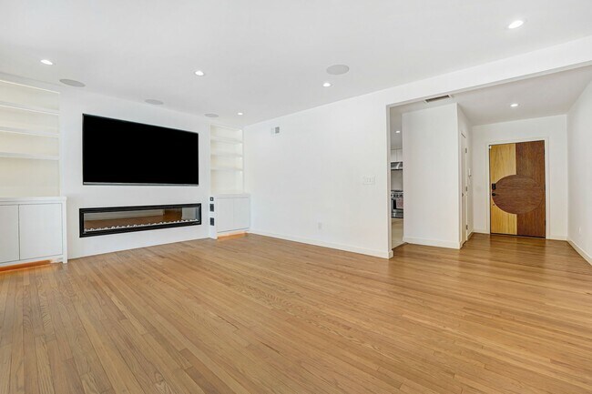 Building Photo - Beautifully Re-Modeled Single Family Home in Canoga Park