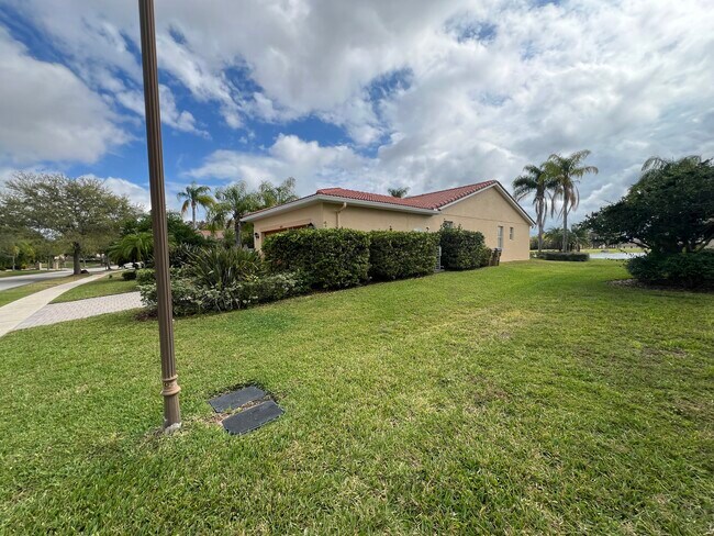 Building Photo - 3805 Golden Knot Dr